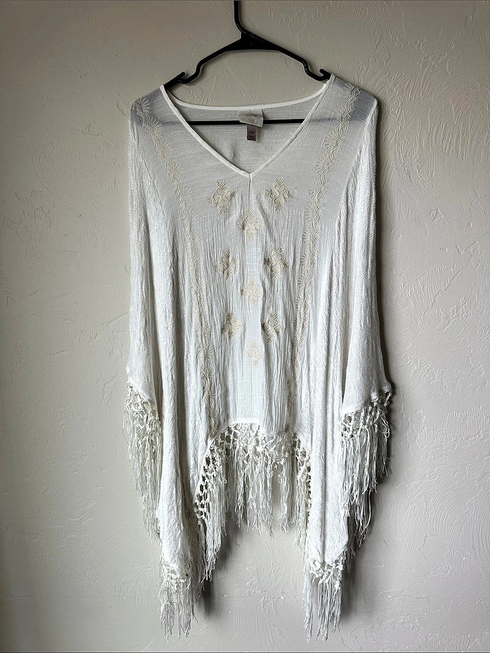 Knox Rose White Fringe Poncho Top Size Small/Medium